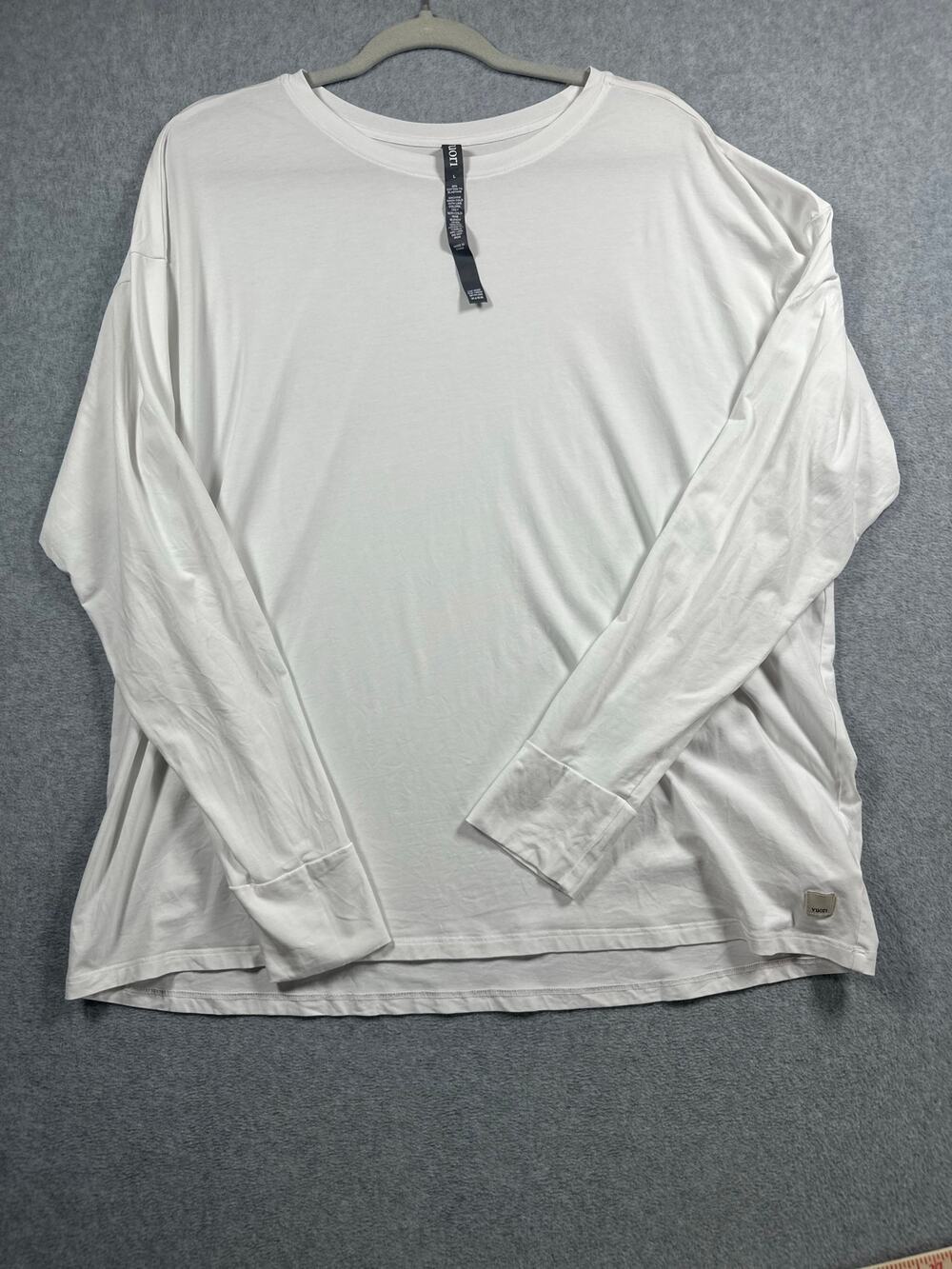 Vuori Long-Sleeve Feather Tee Women's Large White Organic Cotton